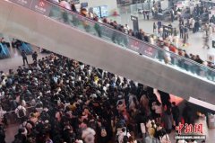 成都火车站迎元旦假期旅客出行高
